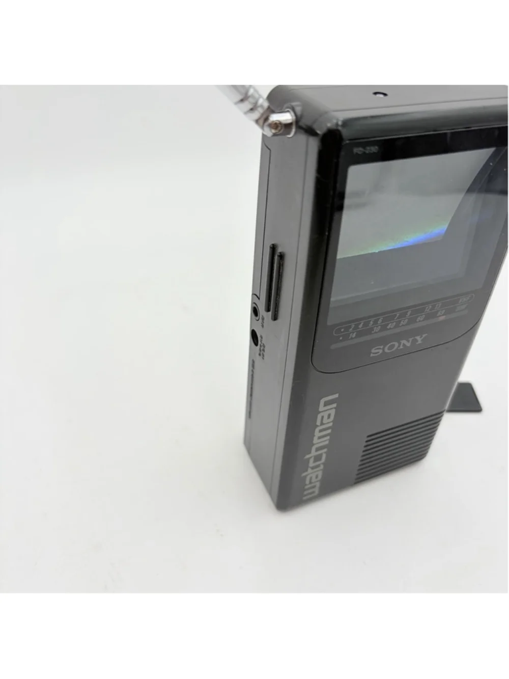 SONY WATCHMAN FD-230 2.7” Portable B&W Analog TV 1991 Tested Screen Works